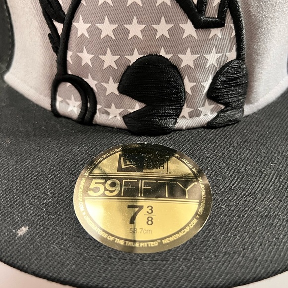Kidrobot Hat - Logo Face - Black and Grey - Picture 2 of 4
